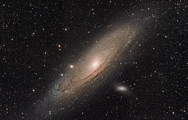 Как выглядит галактика Андромеды в телескоп