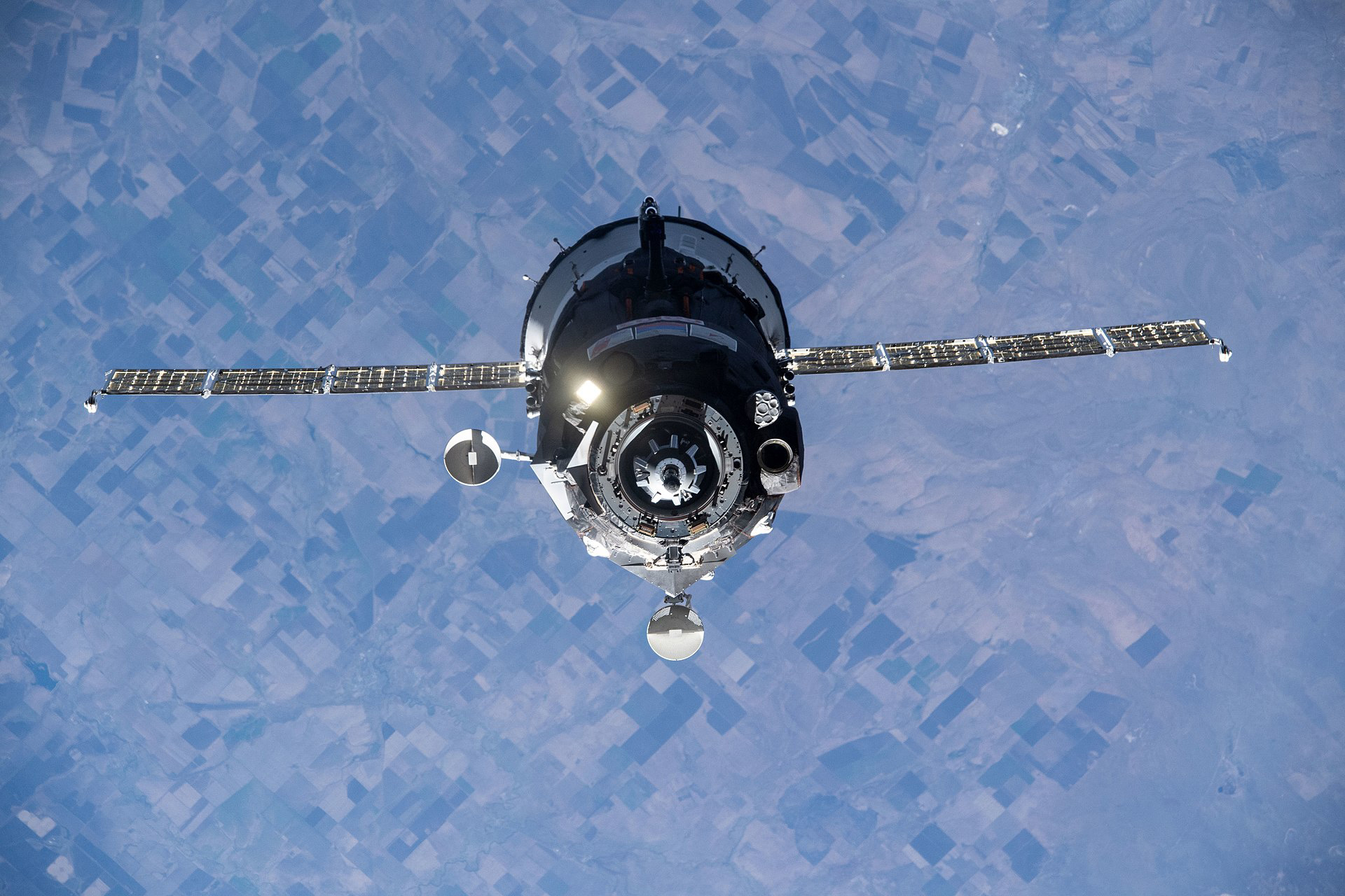 Корабль «МС-19» с киноэкспедицией Корабль «МС-19» с киноэкспедицией