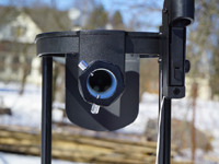 Окуляр фиксируется при помощи двух металлических винтов